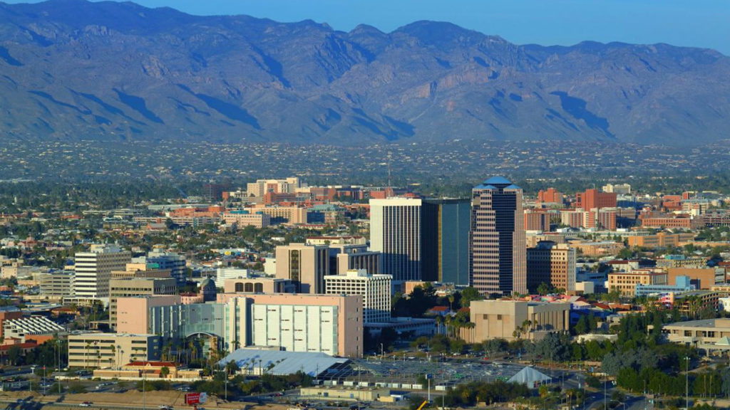 Creando alianzas Hola Tucson Mgz