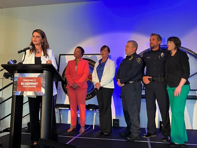 En comunidad Regina Romero Hola Tucson Mgz 1