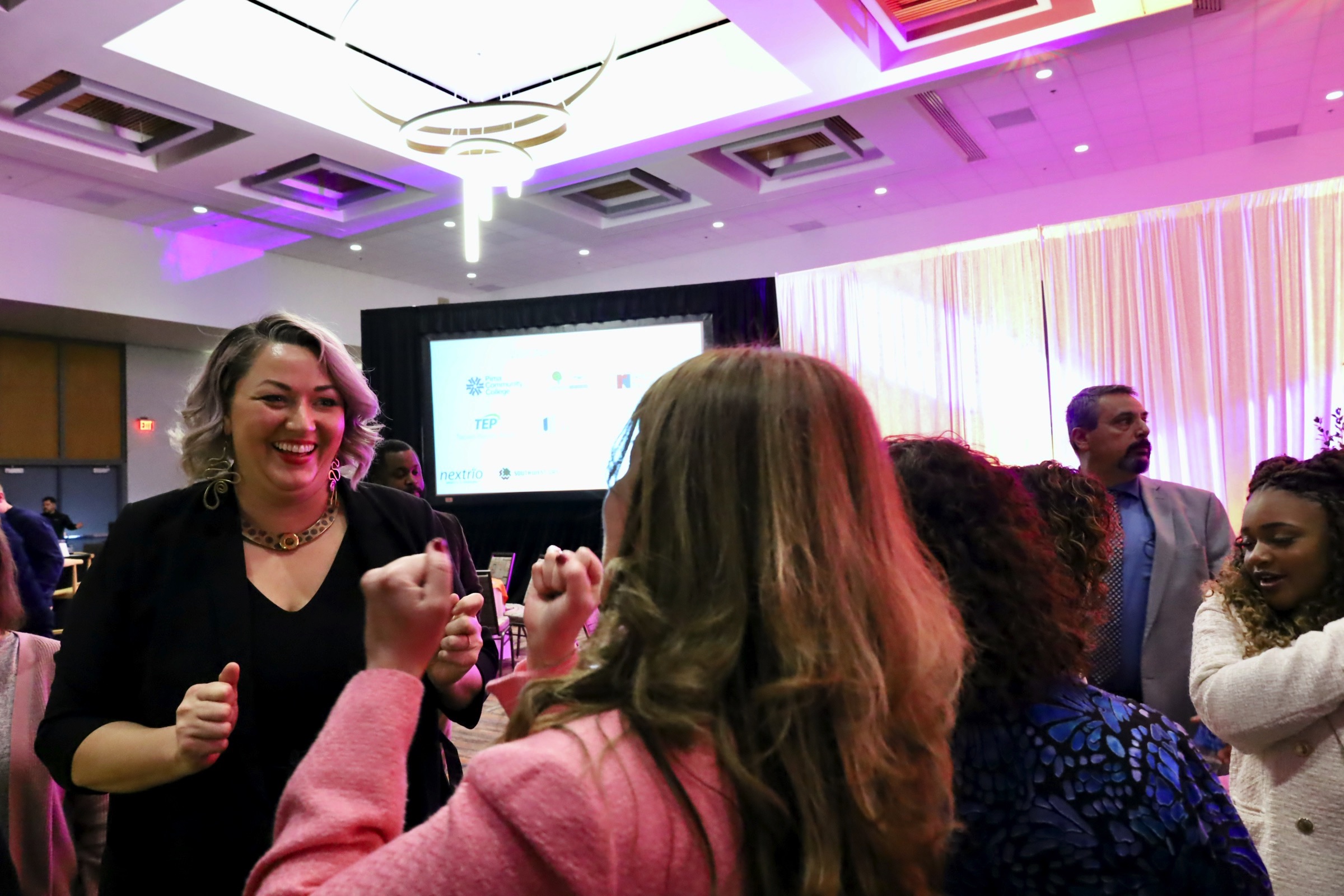 En comunidad Regina Romero Hola Tucson Mgz 5