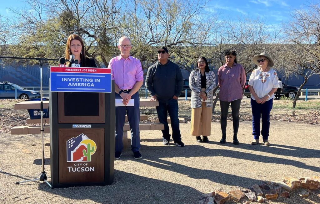 En comunidad marzo 2024 Regina Romero Hola Tucson Mgz