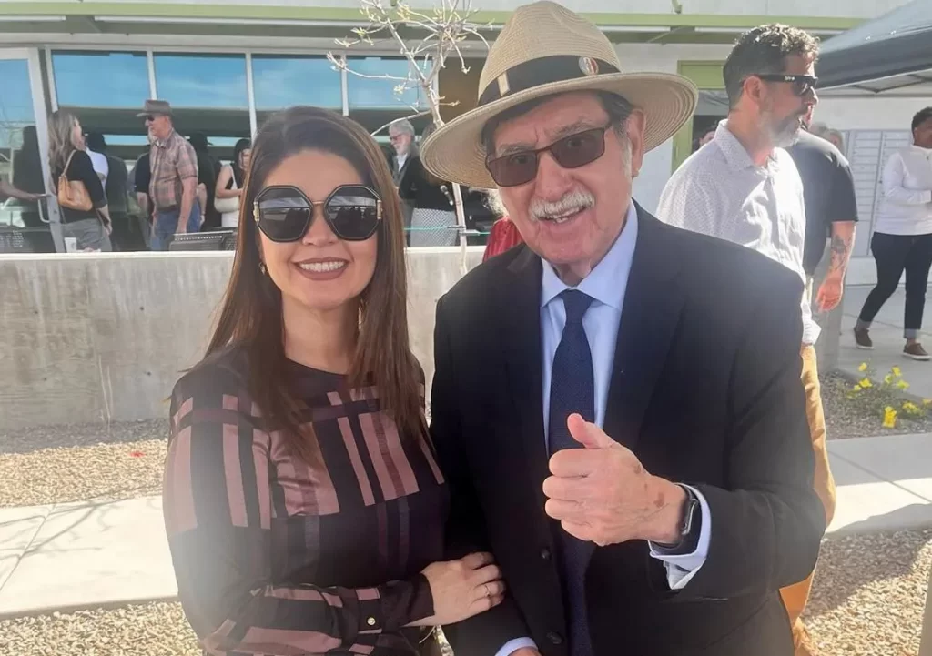 La alcaldesa Regina Romero y su servidor estuvimos presentes en la gran inauguración del complejo habitacional Newport at the Rodeo. Hola Tucson Mgz