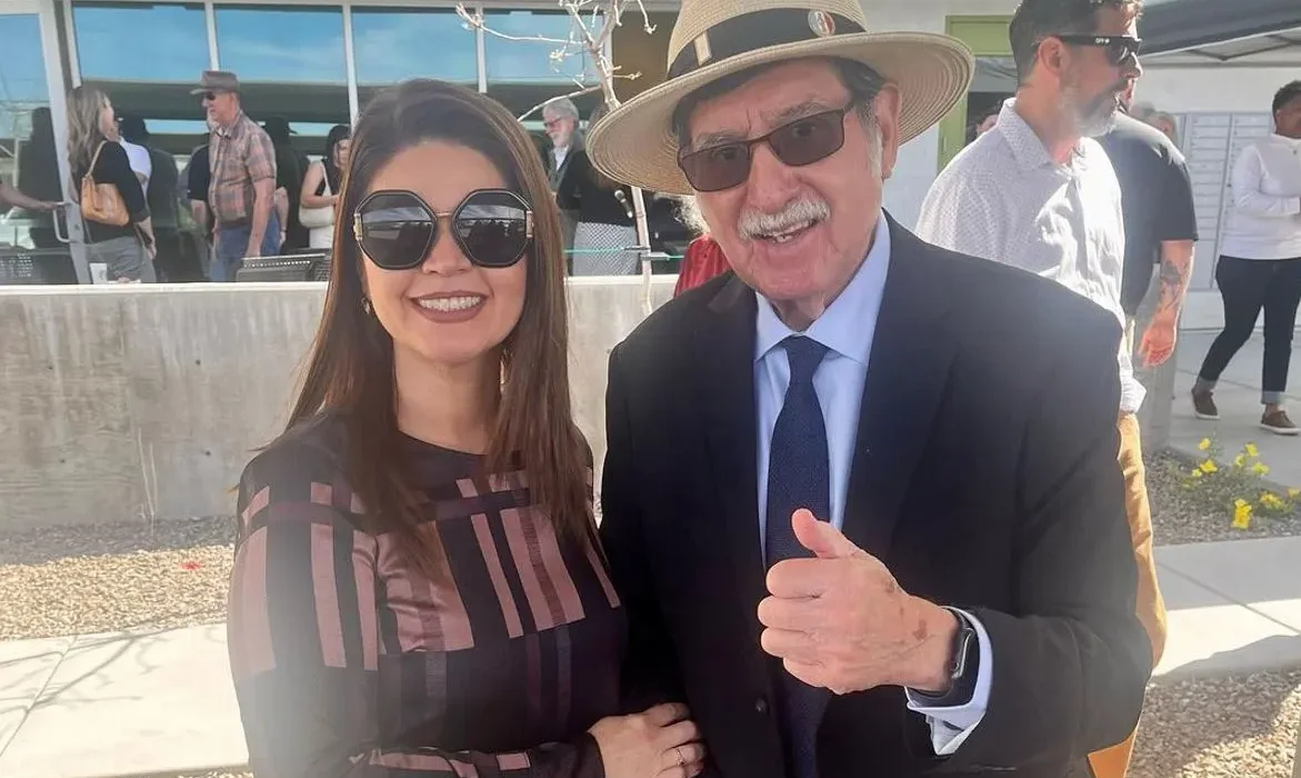 La alcaldesa Regina Romero y su servidor estuvimos presentes en la gran inauguración del complejo habitacional Newport at the Rodeo. Hola Tucson Mgz